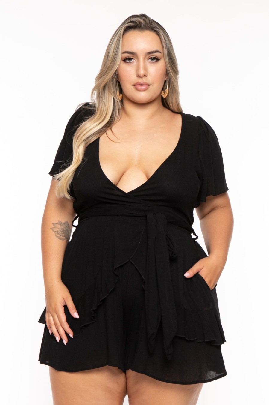 Little Black Styles Curvy Sense | Plus Size Darcie Ruffle Romper Black