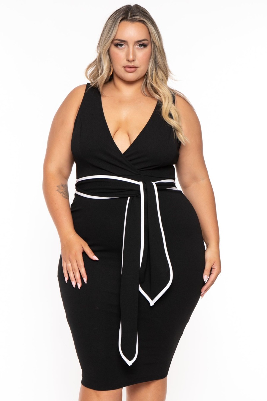 Little Black Styles Curvy Sense | Plus Size Marisa Front Tie Midi Dress Black