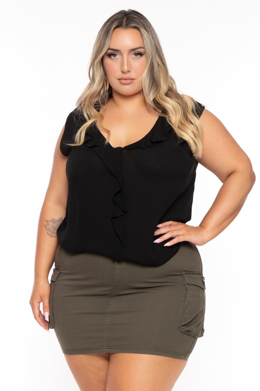 Little Black Styles CULTURE CODE | Plus Size Tori V-Neck Ruffle Tank Top Black